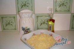 Příprava receptu Sýr se šunkou a vajíčkem, zapečený v troubě, krok 1