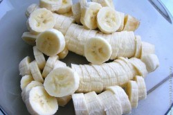 Příprava receptu Dětská pochoutka z krupice a banánů, krok 1