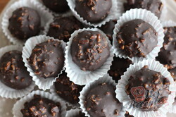 Příprava receptu Nejlepší nepečené Margot kuličky zalité v čokoládě s oříšky, krok 1