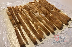 Příprava receptu Jen 3 suroviny vám postačí na přípravu dokonalé listové rolády se salkem, krok 5
