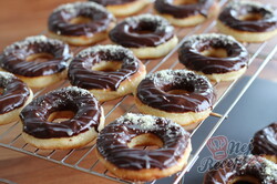 Příprava receptu Nejlepší smažené koblihy (donuty) s čokoládovou polevou, krok 7