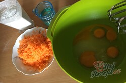 Příprava receptu Rychlý mrkvový koláč s jablky, krok 2