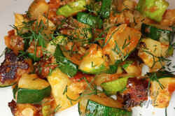 Příprava receptu Zapomeňte na klasické zeleninové saláty - Cuketový bleskový salát, krok 3