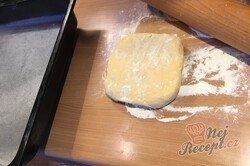 Příprava receptu Makový koláč se strouhaným jablkem a bílkovou peřinkou, krok 4