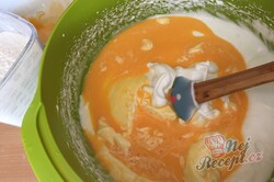 Příprava receptu Dokonalé medové punčové kostky s vanilkovým krémem, krok 2
