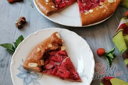 Příprava receptu Jahodová galetka – koláč z tvarohového těsta plný jahod, krok 2