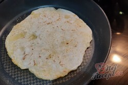 Příprava receptu Nejchutnější náhrada pečiva bez droždí, plněná bramborami se strouhaným sýrem, krok 5