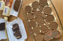 Příprava receptu Nepečené karamelovo-čokoládové řezy se sušenkami, krok 4