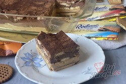 Příprava receptu Nepečené karamelovo-čokoládové řezy se sušenkami, krok 13