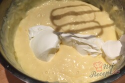 Příprava receptu Výborný makový zákusek s vanilkovým krémem a čokoládovou polevou, krok 10