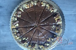 Příprava receptu Oříškový cheesecake s polevou z mléčné čokolády, krok 4