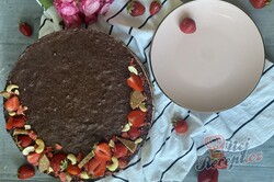 Příprava receptu Bezlepkový kakaový koláč s jahodovou pěnou, krok 6
