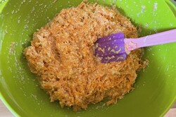 Příprava receptu Mrkvově kokosový koláč s citrónovou polevou, krok 3