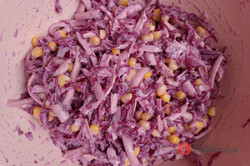 Příprava receptu Lahodný a přitom jednoduchý salát z červeného zelí připravený za 10 minut, krok 3