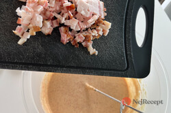 Příprava receptu Kuřecí řízky ve výborném slaninovém těstíčku. Dokonalá kombinace šťavnatého masa, česneku a slaniny., krok 2