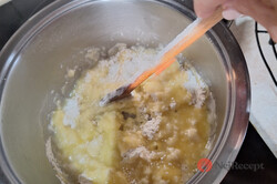 Lahodný dort Karpatka - tradiční polská pochoutka podle receptu od cukrářky., krok 3