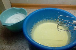 Příprava receptu Trojí mls - řezy s bebe sušenkami, vanilkovým krémem a salkem, krok 2
