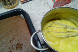 Příprava receptu Trojí mls - řezy s bebe sušenkami, vanilkovým krémem a salkem, krok 3