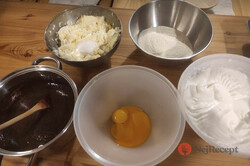 Mramorový tvarohový koláč podle jednoduchého receptu., krok 1