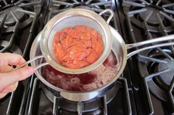 Příprava receptu Domácí jahodový sirup, krok 4