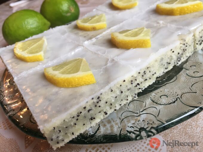Recept Cuketový koláč s mákem a citrónovou polevou