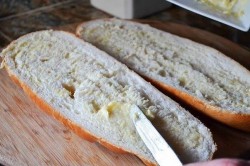 Příprava receptu Česnekový chléb se sýrem, krok 2
