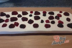 Příprava receptu Výborné jogurtové řezy s ovocem, krok 10