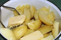 Příprava receptu Gratinované brambory s mletým masem, krok 1