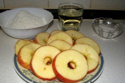 Příprava receptu Jablka smažená v těstíčku, krok 2