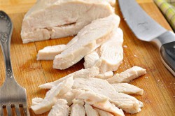 Příprava receptu Šťavnatá kuřecí prsa a zapečená cuketa s bramborami, krok 1