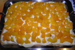 Příprava receptu Ovocné Karpaty s vanilkovým a tvarohovým krémem, krok 7