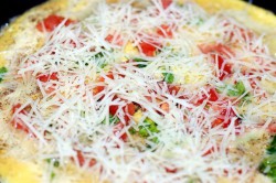Příprava receptu Omeleta s rajčetem a parmazánem, krok 4