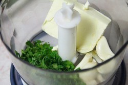 Příprava receptu Křehoučké pečivo s česnekovým máslem, krok 2