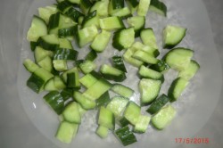 Příprava receptu Zeleninový salát s balkánem, krok 2