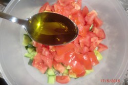 Příprava receptu Zeleninový salát s balkánem, krok 7