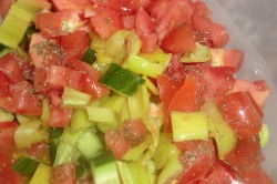 Příprava receptu Zeleninový salát s balkánem, krok 9