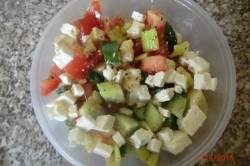 Příprava receptu Zeleninový salát s balkánem, krok 11