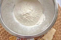 Příprava receptu Křupavé parmazánové sušenky, krok 1