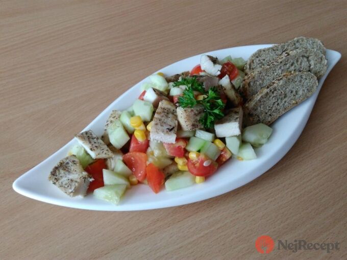 Recept Zeleninový salátek s kuřecím masem