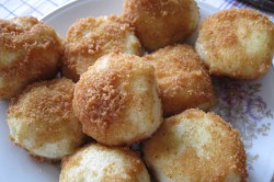 Příprava receptu Speciální bramborové knedlíky se švestkami, tvarohem a skořicí, krok 4