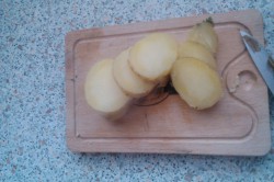 Příprava receptu Pečené brambory s česnekem, krok 1
