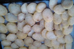 Příprava receptu Pečené brambory s česnekem, krok 2