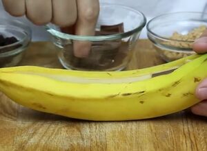 Recept Pečený banán s čokoládou a oříšky - VIDEO