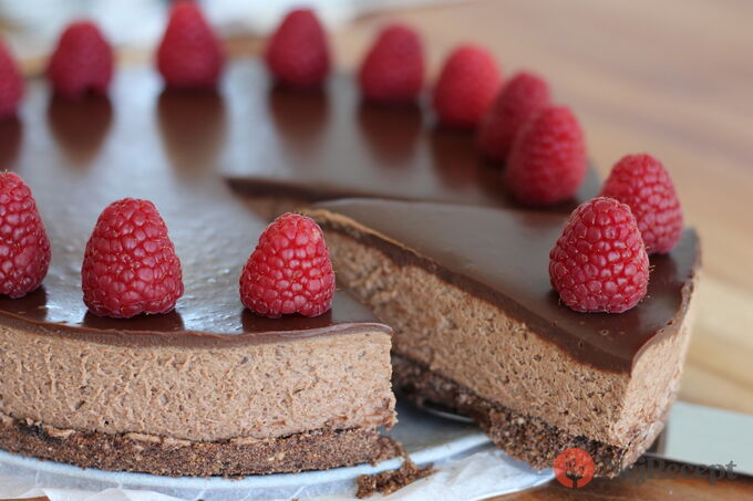Recept Jak připravit nepečený extra čokoládový cheesecake s malinami