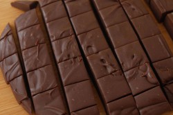 Příprava receptu Čokoládové kostičky POUZE ze 3 surovin, krok 4