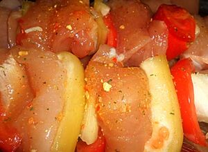 Recept Kuřecí špízy s paprikou, cibulí a rajčetem