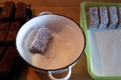 Příprava receptu Karamelově kokosoví ježci, krok 8