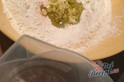 Příprava receptu Česnekové bochánky posypané semínky, krok 1