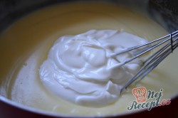 Příprava receptu Jogurtový krémeš s piškoty, krok 3