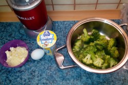 Příprava receptu Zapečené brambory s brokolicí a sýrem, krok 1